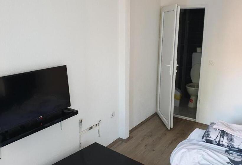 اتاق استاندارد با بالکن, Majestic Rooms&apartments