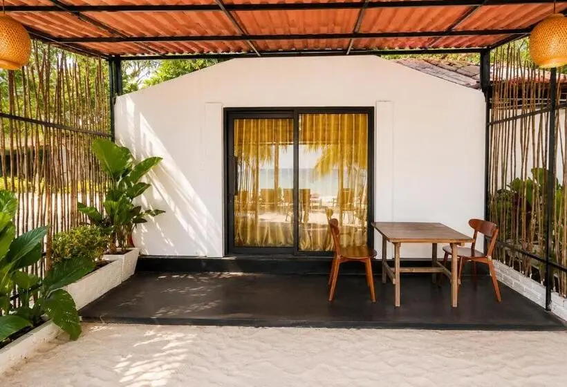 デラックスファミリールーム, Koh Rong Beach Hostel And Bungalows