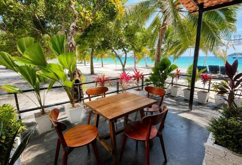 オーシャンビューのデラックストリプルルーム, Koh Rong Beach Hostel And Bungalows