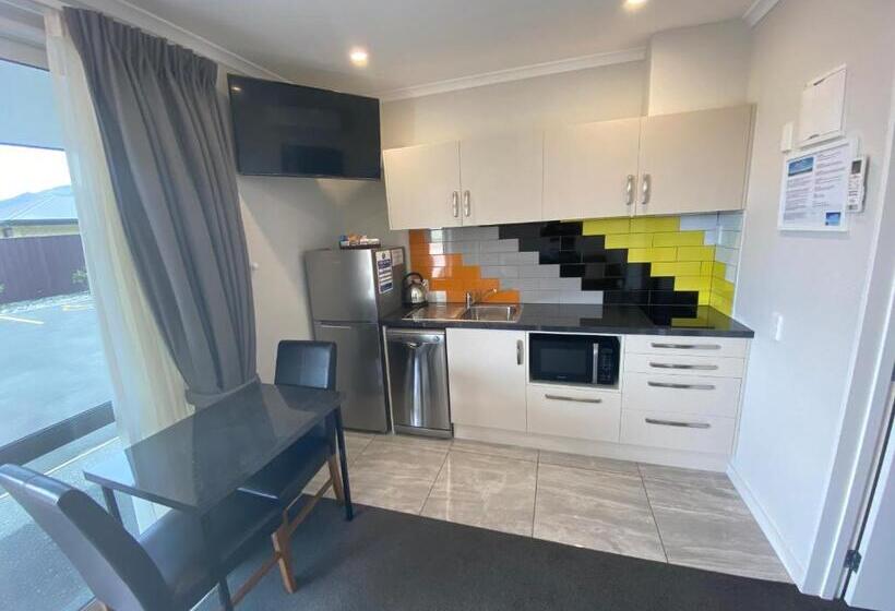 דירת חדר, Bigsky Motels