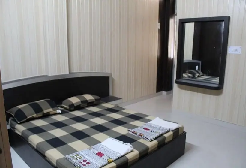 デラックスルーム, Gokul Inn