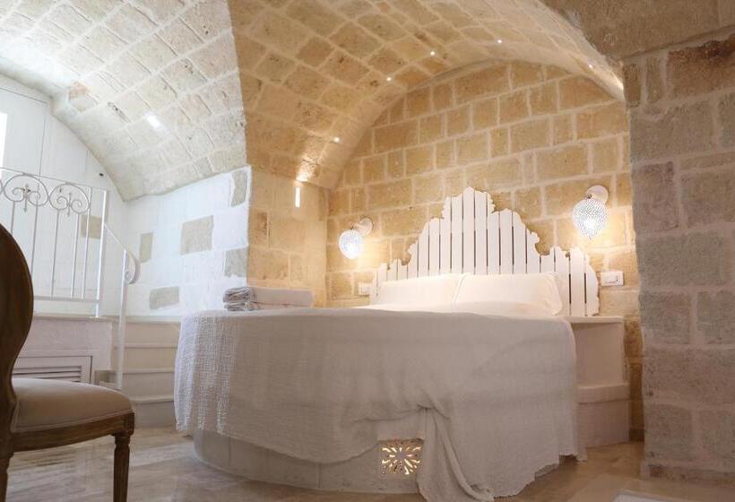 סוויטה עם בריכה, Miramare