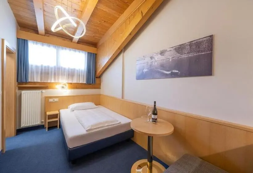 Standard Yhden Hengen Huone, Pension Klughammer