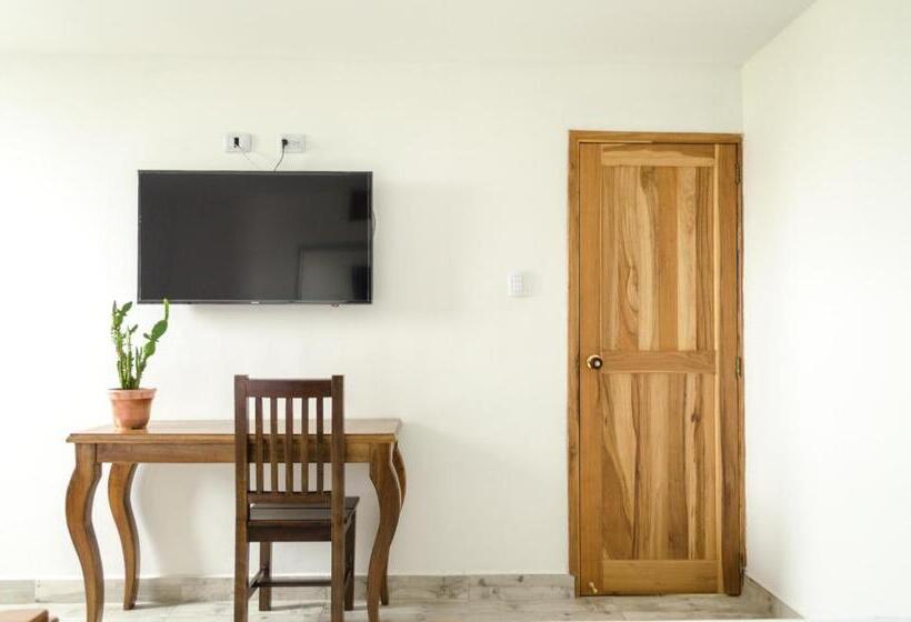 اتاق ساده سه نفره, Santa Isabel