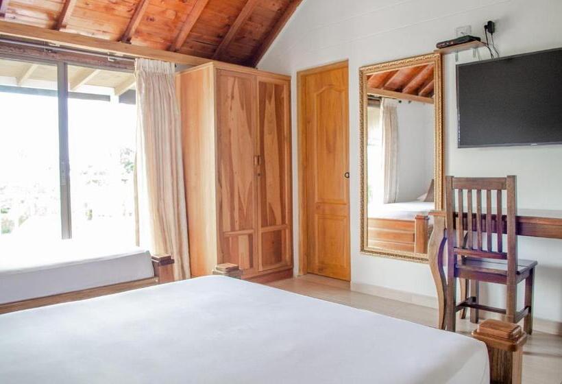 Четырехместный Номер Стандарт с Балконом, Santa Isabel