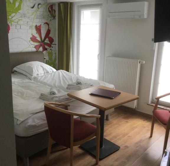 اتاق استاندارد, De Backer