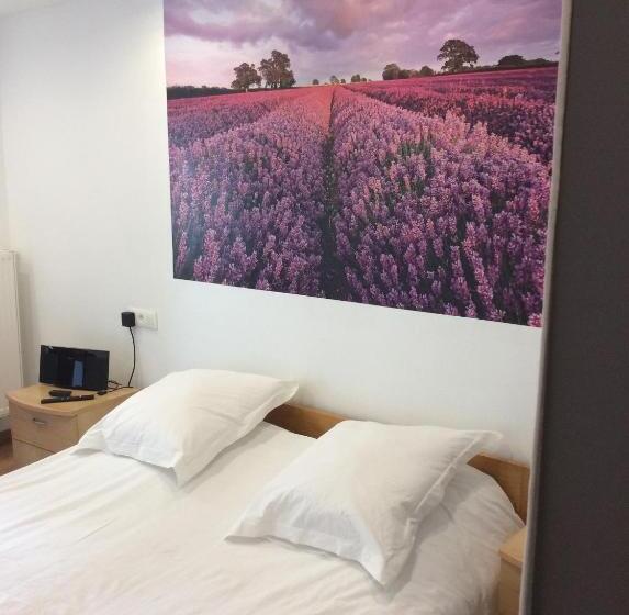 اتاق لوکس, De Backer