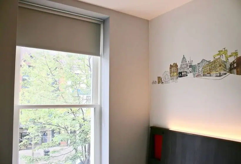 اتاق سوپریور, Easyhotel Belfast