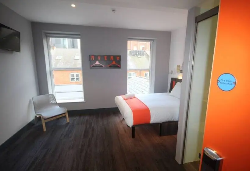 اتاق سوپریور, Easyhotel Belfast
