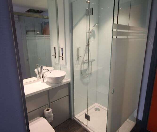 חדר משפחתי, Easyhotel Belfast