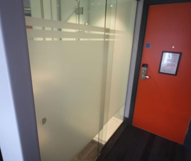 חדר משפחתי, Easyhotel Belfast