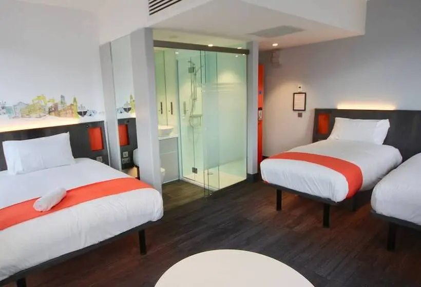 اتاق خانوادگی, Easyhotel Belfast