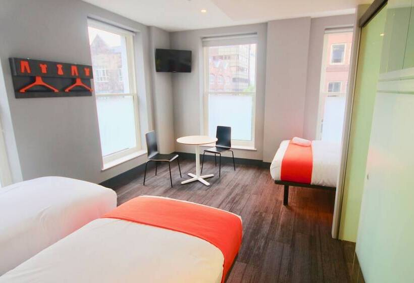 חדר משפחתי, Easyhotel Belfast