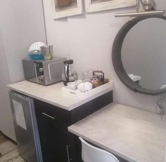 חדר דלוקס, De Witte Huis