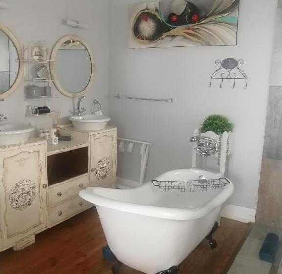 غرفة ديلوكس, De Witte Huis