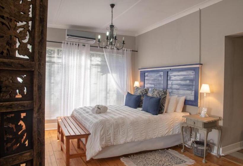 חדר דלוקס, De Witte Huis