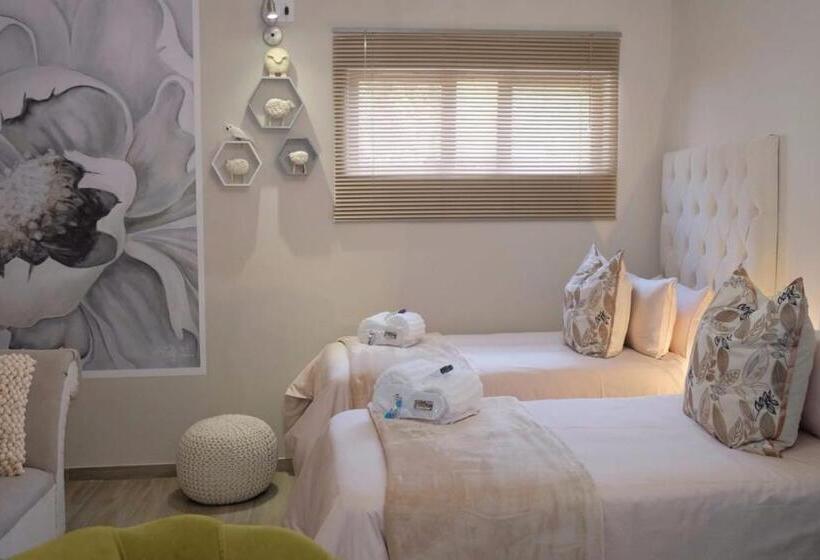 חדר משפחתי, De Witte Huis