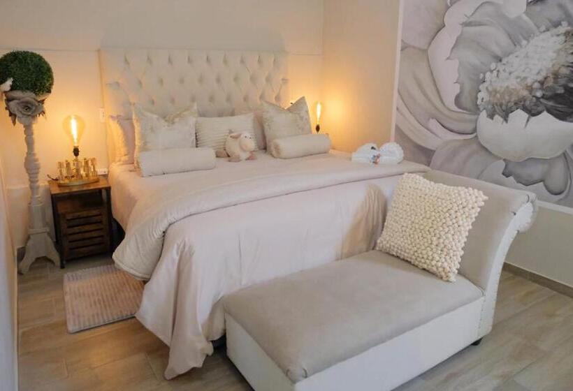 חדר משפחתי, De Witte Huis