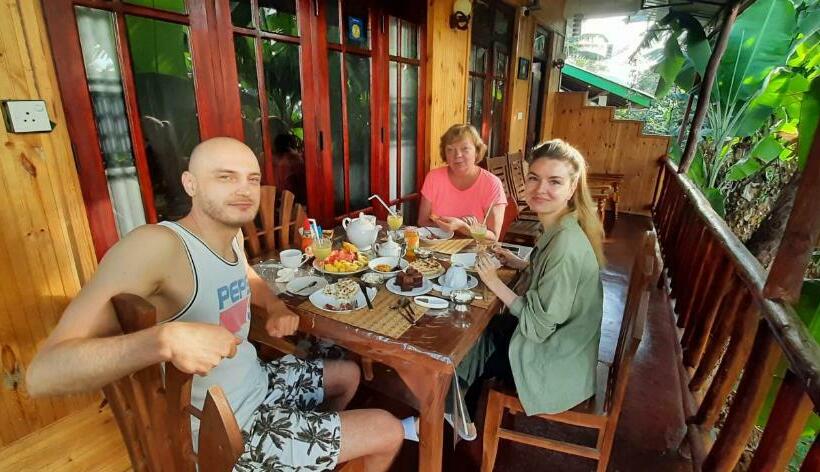 غرفة قياسية, Wood Heart