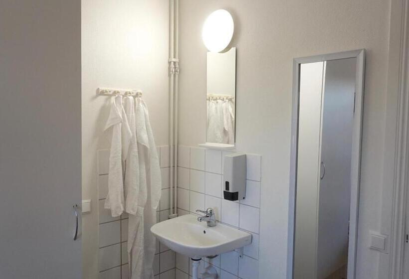 Трехместный Номер Стандарт Совместная Ванная, Gylleby Vandrarhem