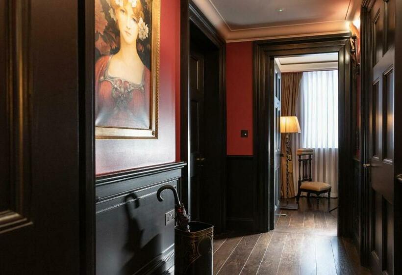 스위트, L Oscar London