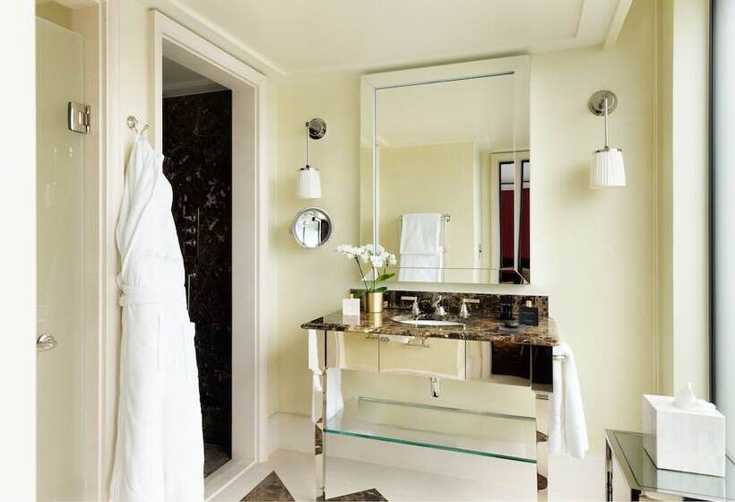 스위트, L Oscar London