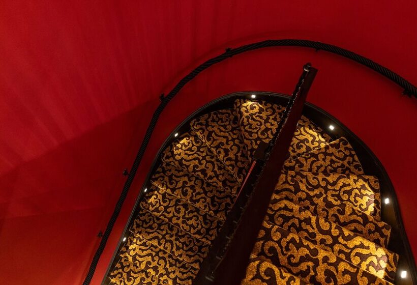 스위트, L Oscar London