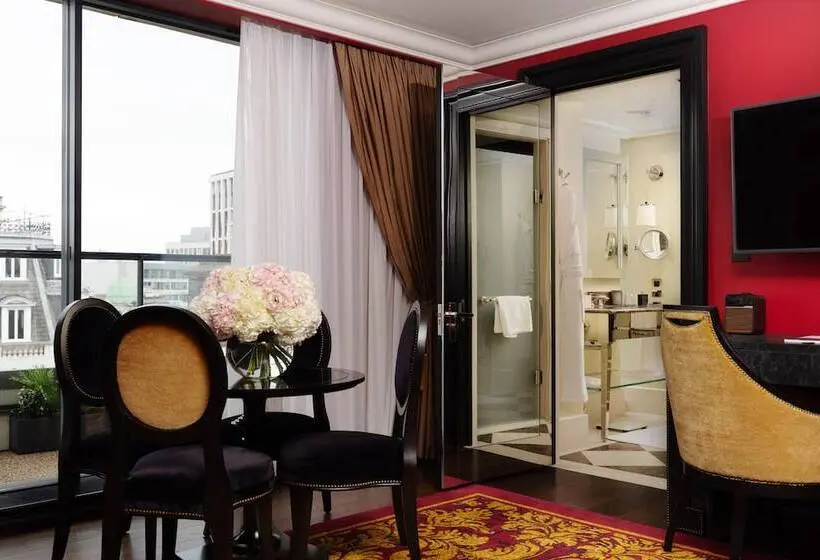 Suite, L Oscar London