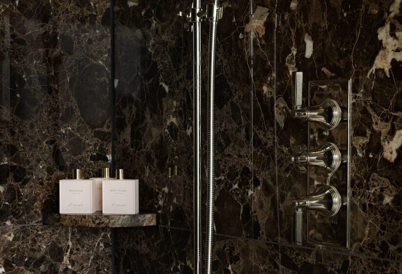 스위트, L Oscar London