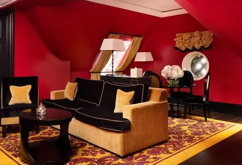 Suite, L Oscar London