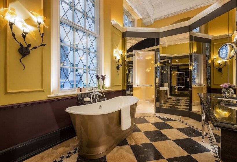 Suite, L Oscar London
