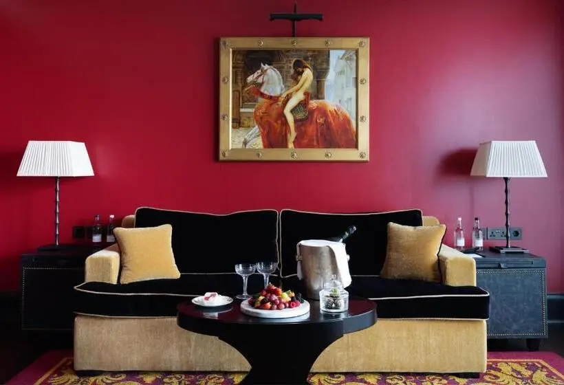 Duplex Suite, L Oscar London