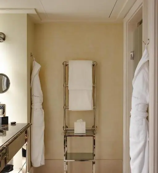 Duplex Suite, L Oscar London