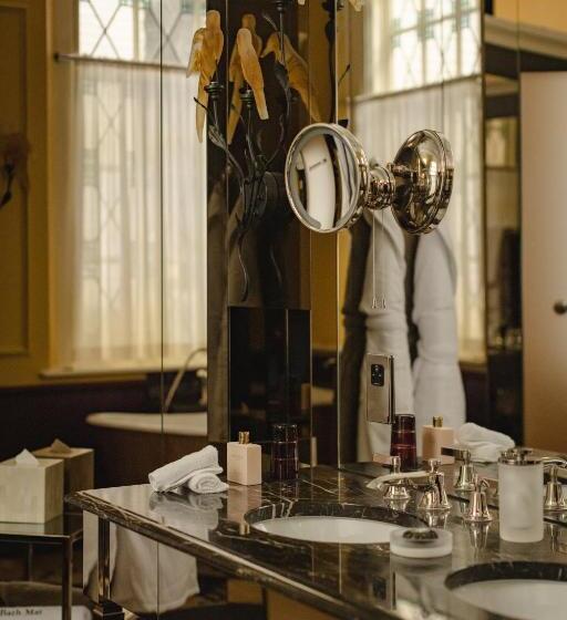 스위트, L Oscar London