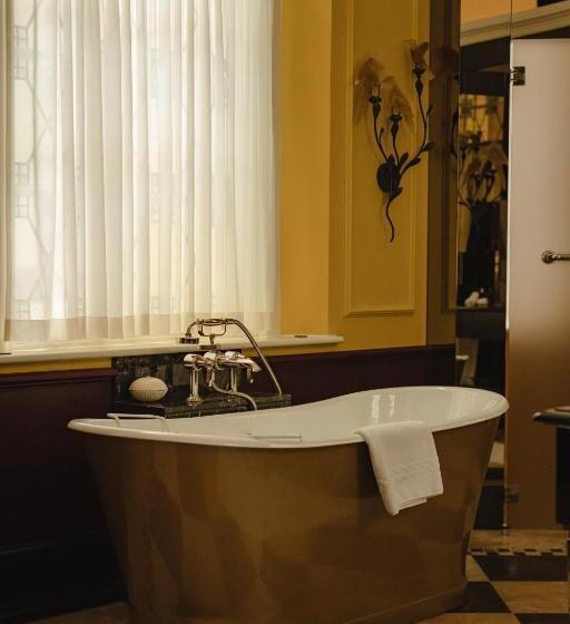 스위트, L Oscar London