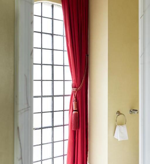 Junior Suite, L Oscar London