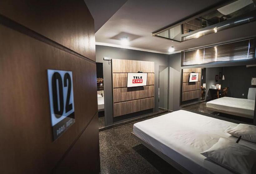 스위트, Paris Motel
