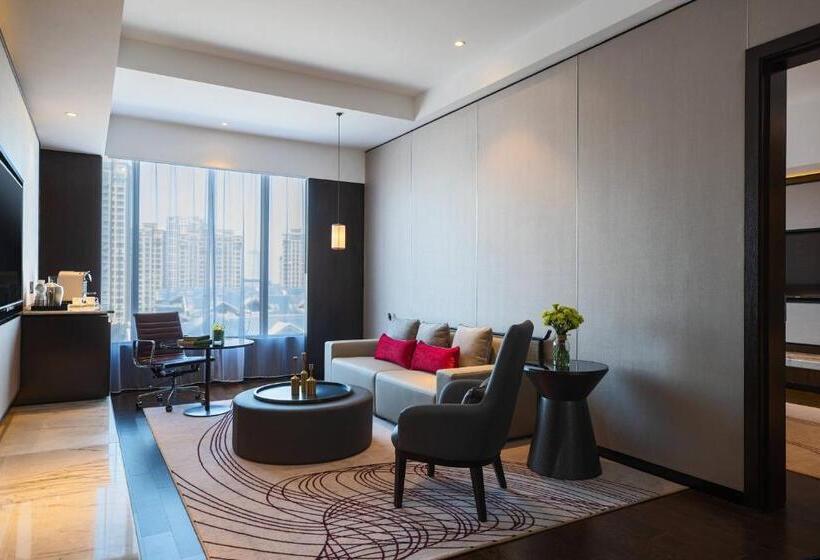 Люкс Executive Кровать Кинг, Renaissance Shenyang West