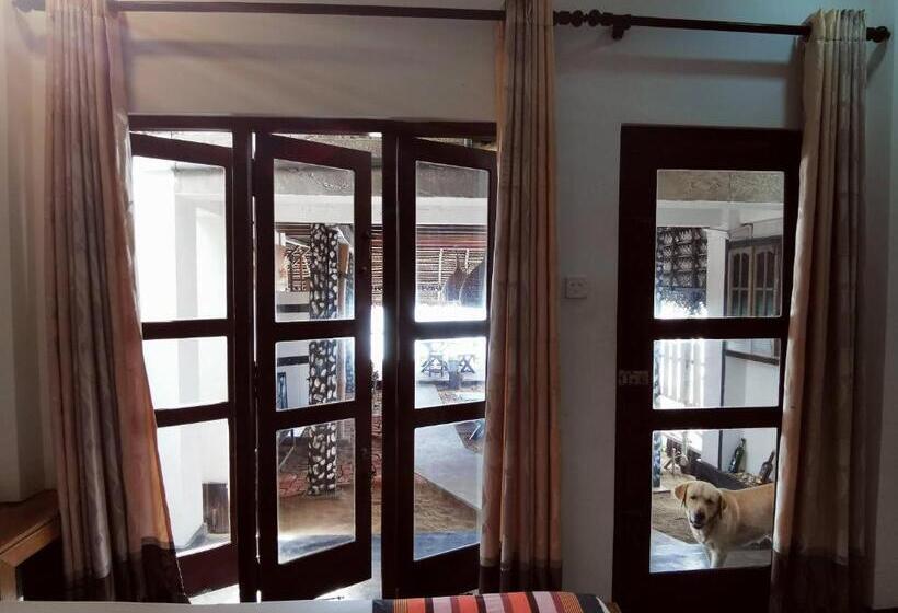 اتاق لوکس با چشم‌انداز دریا, Indika Beach Villa
