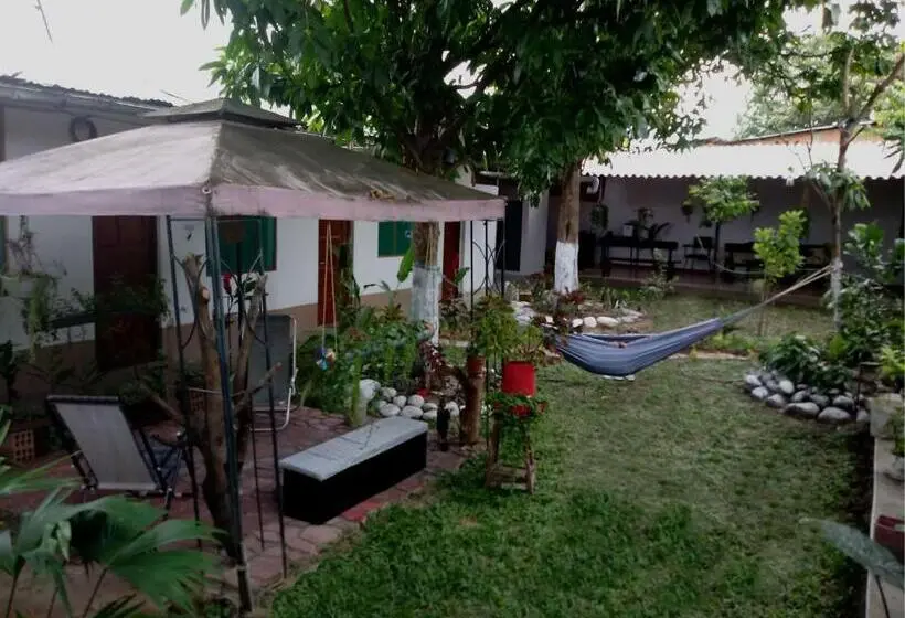 ルームシェアのワンベッド, Kitara House Backpackers Hostel