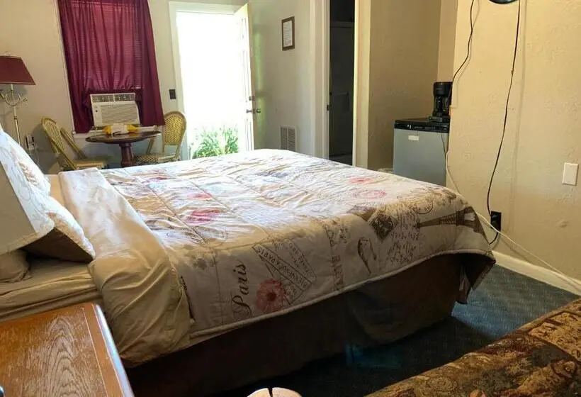 キングサイズベッドのスタンダードルーム, Phillips Historic Motel & Cottages
