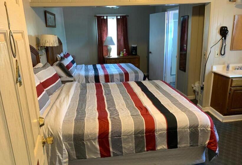 Superior Room, Phillips Historic Motel & Cottages