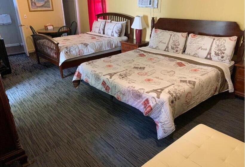 Deluxe Family Room, Phillips Historic Motel & Cottages