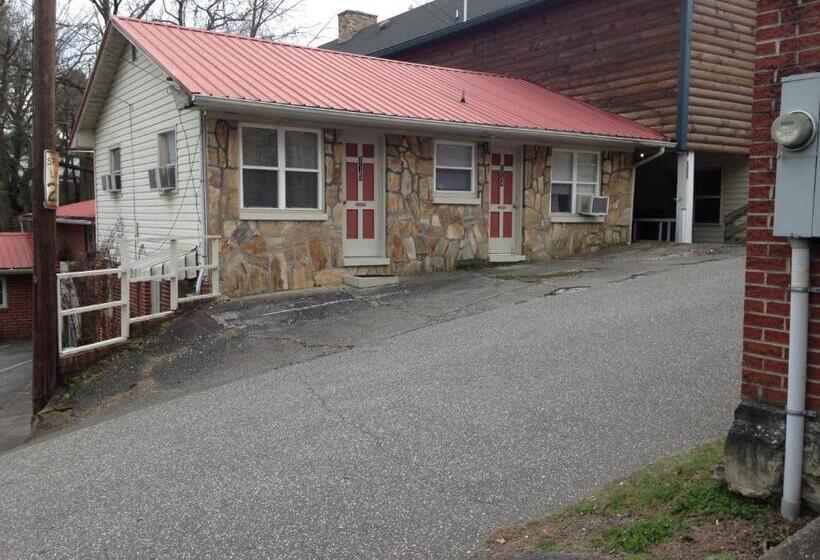 2 Bedroom Apartment, Phillips Historic Motel & Cottages