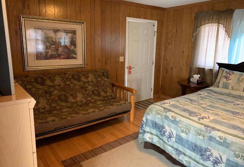 Standard Room King Size Bed, Phillips Historic Motel & Cottages