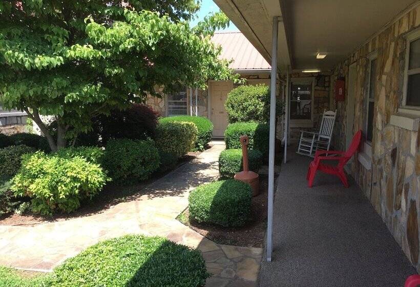 Deluxe Room, Phillips Historic Motel & Cottages