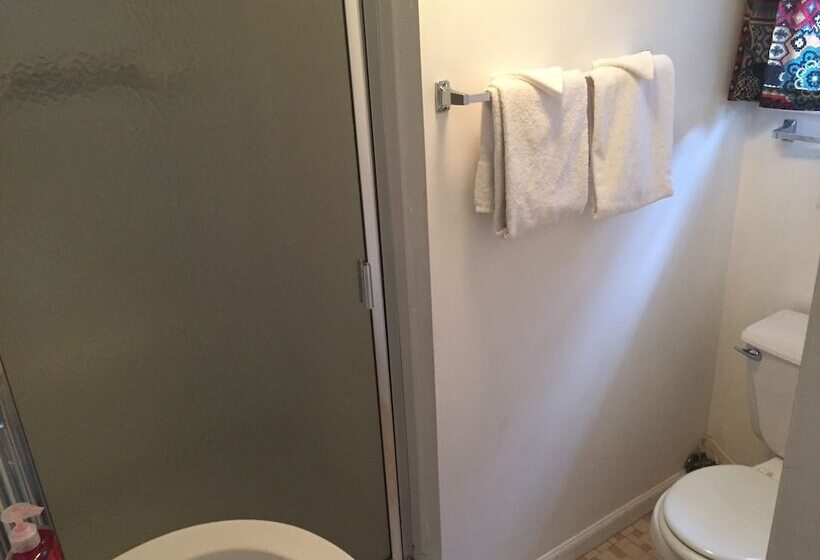 1 Bedroom Apartment, Phillips Historic Motel & Cottages