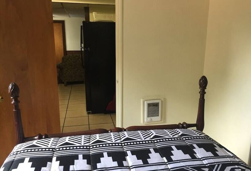 1 Bedroom Apartment, Phillips Historic Motel & Cottages