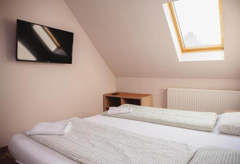 基本间, King Arthur Panzió