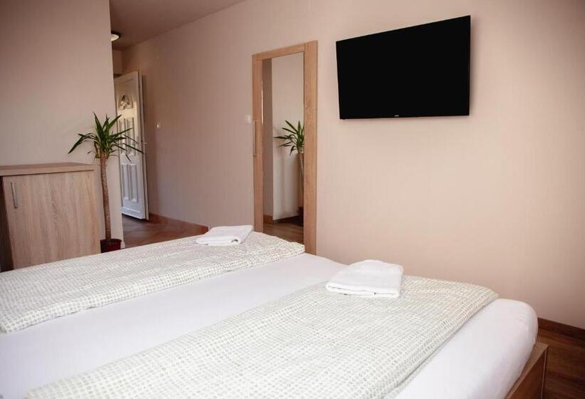 基本间, King Arthur Panzió